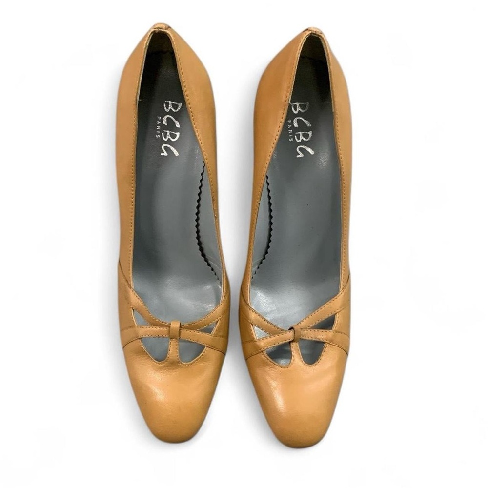 BCBG Tan Heels Elegant Leather Design